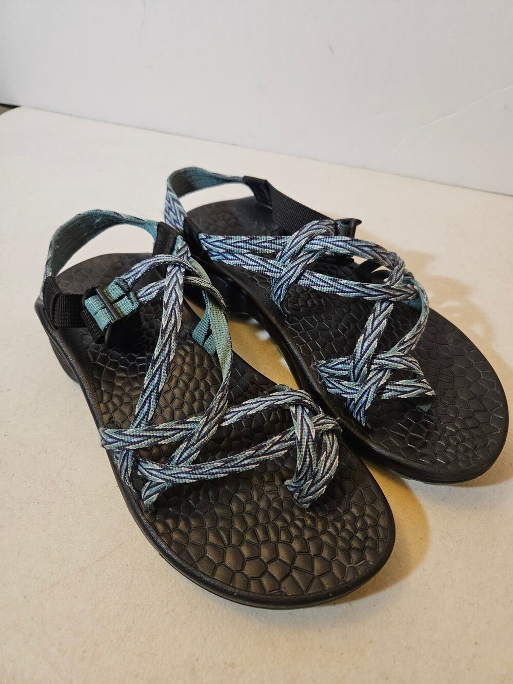 Chaco ladies strappy sport sandals Size 8